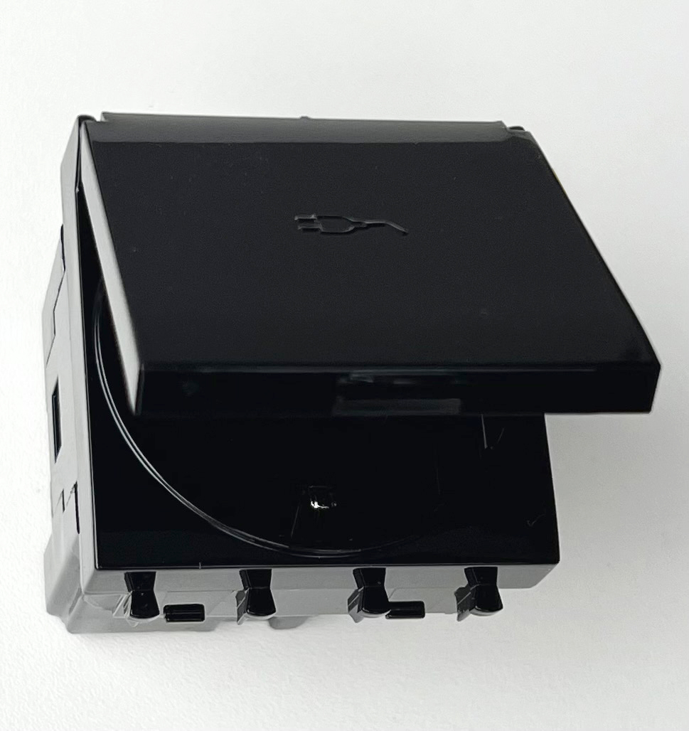 Schuko plug insert (type F). White with chrome-plated decorative ring.